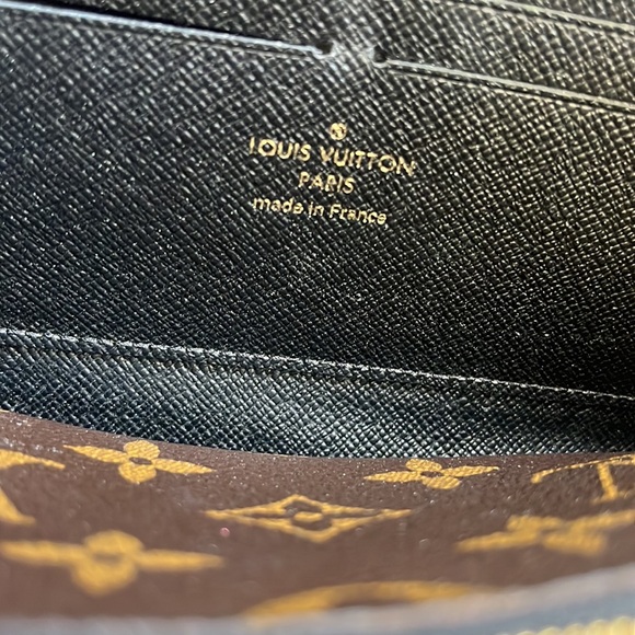 Louis Vuitton iconic logo zippy wallet - Picture 6 of 17
